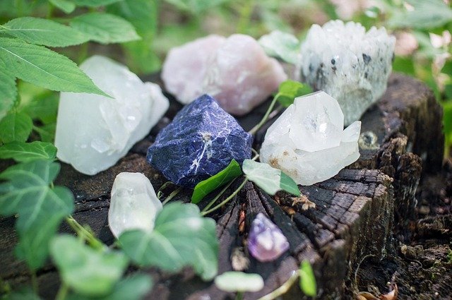 Cristales y piedras: Propiedades energéticas y uso espiritual