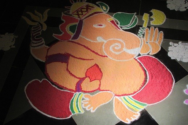 Deidades hindúes: Trimurti (Brahma, Vishnu, Shiva) y sus roles