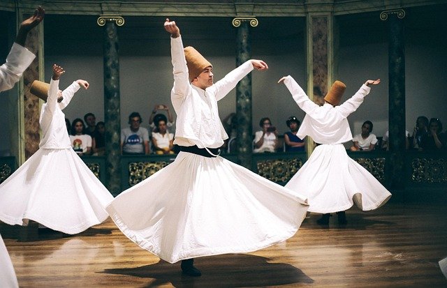 La danza de los Derviches Giróvagos: Meditación en movimiento