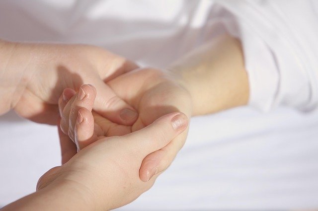 Reiki: Sanación energética con manos y símbolos